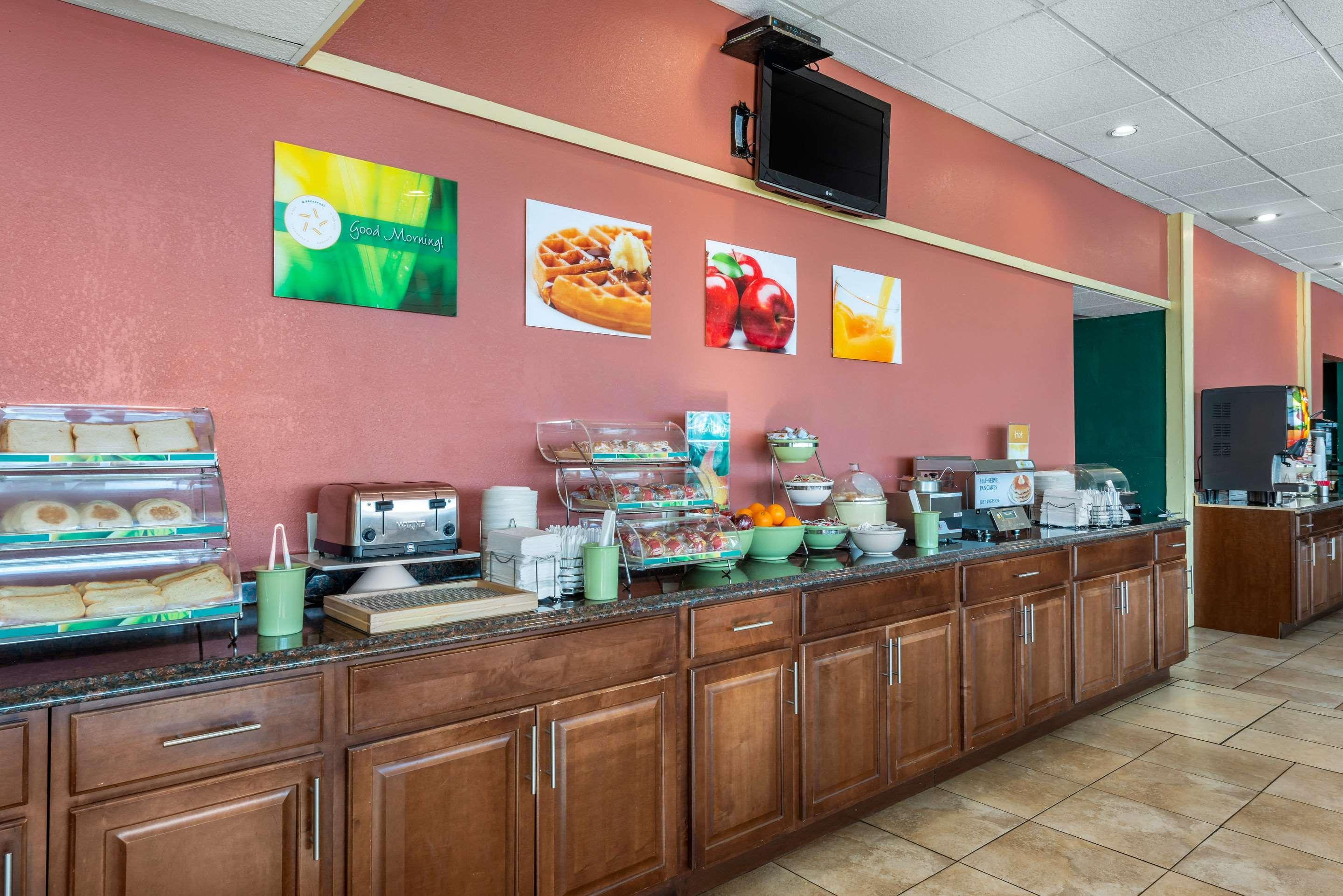 Quality Inn And Suites Palatka Riverfront Exterior photo